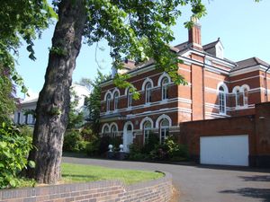 8 Ampton Road
